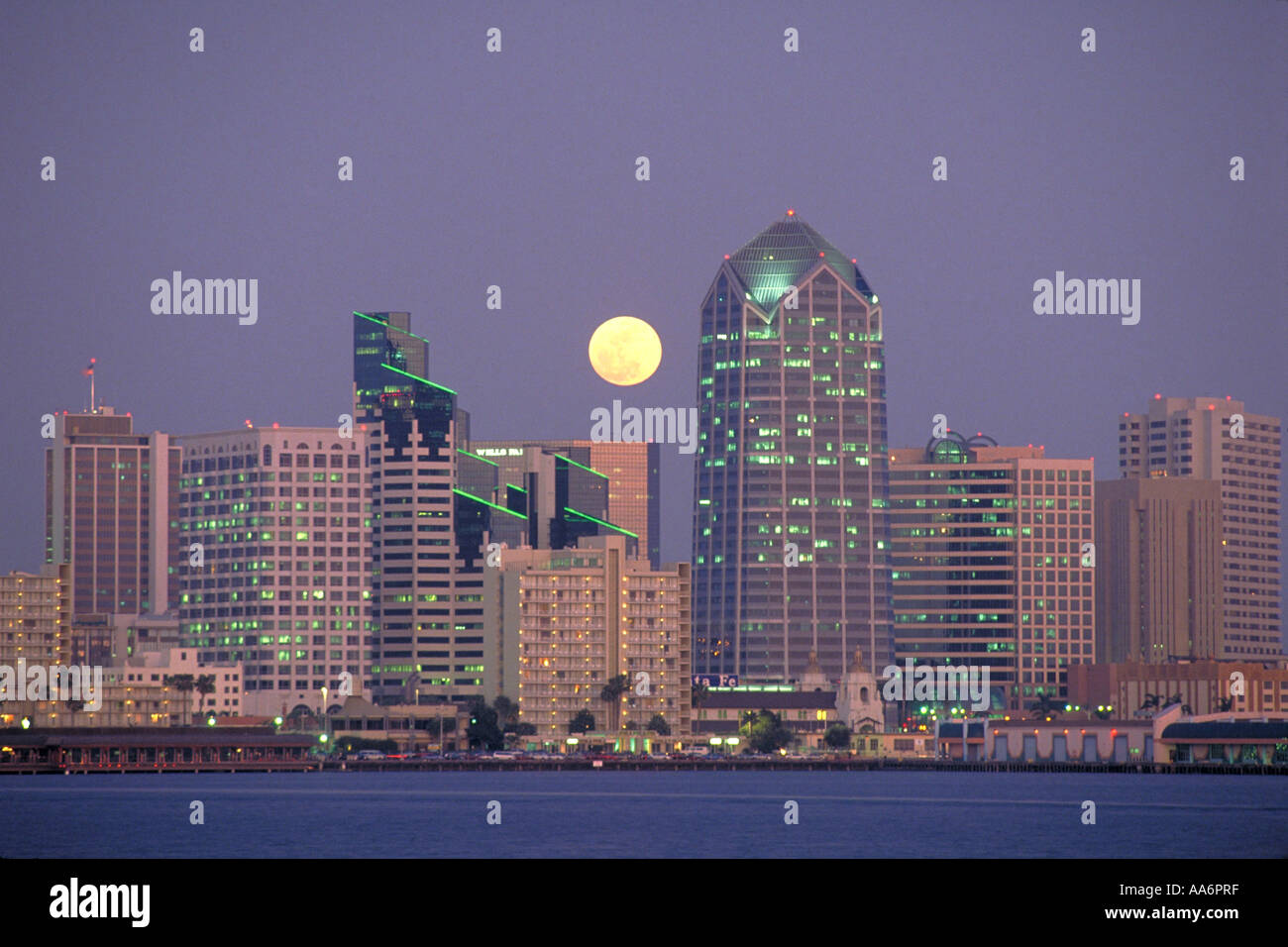 San diego sunset skyline hi-res stock photography and images - Alamy