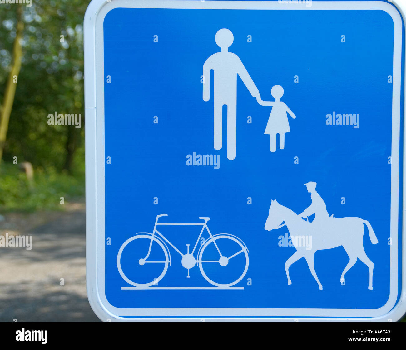 Footpath information board hi-res stock photography and images - Alamy