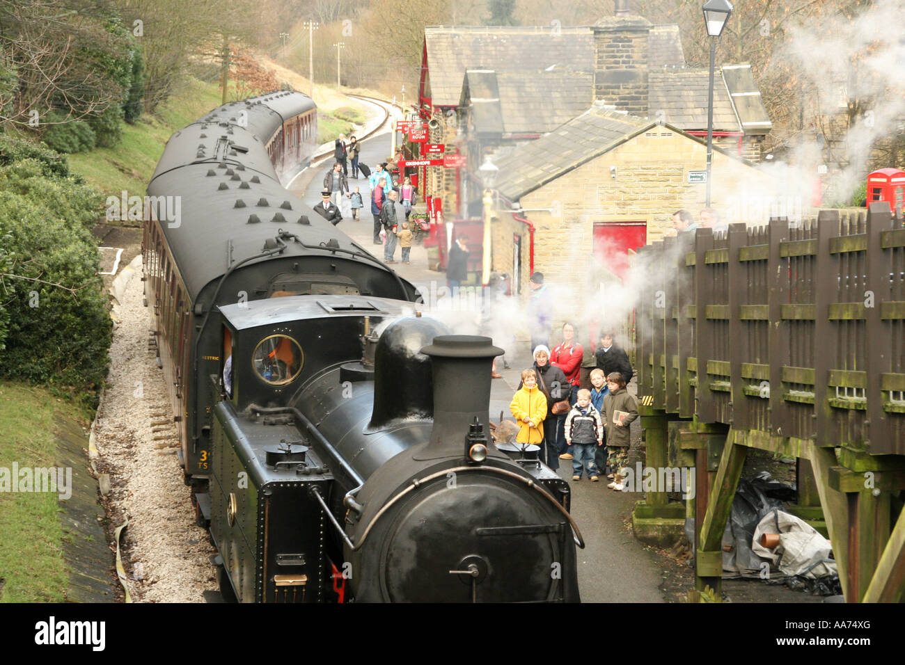 Steam Locomotive and passenger train at Keighley and Worth Valley ...