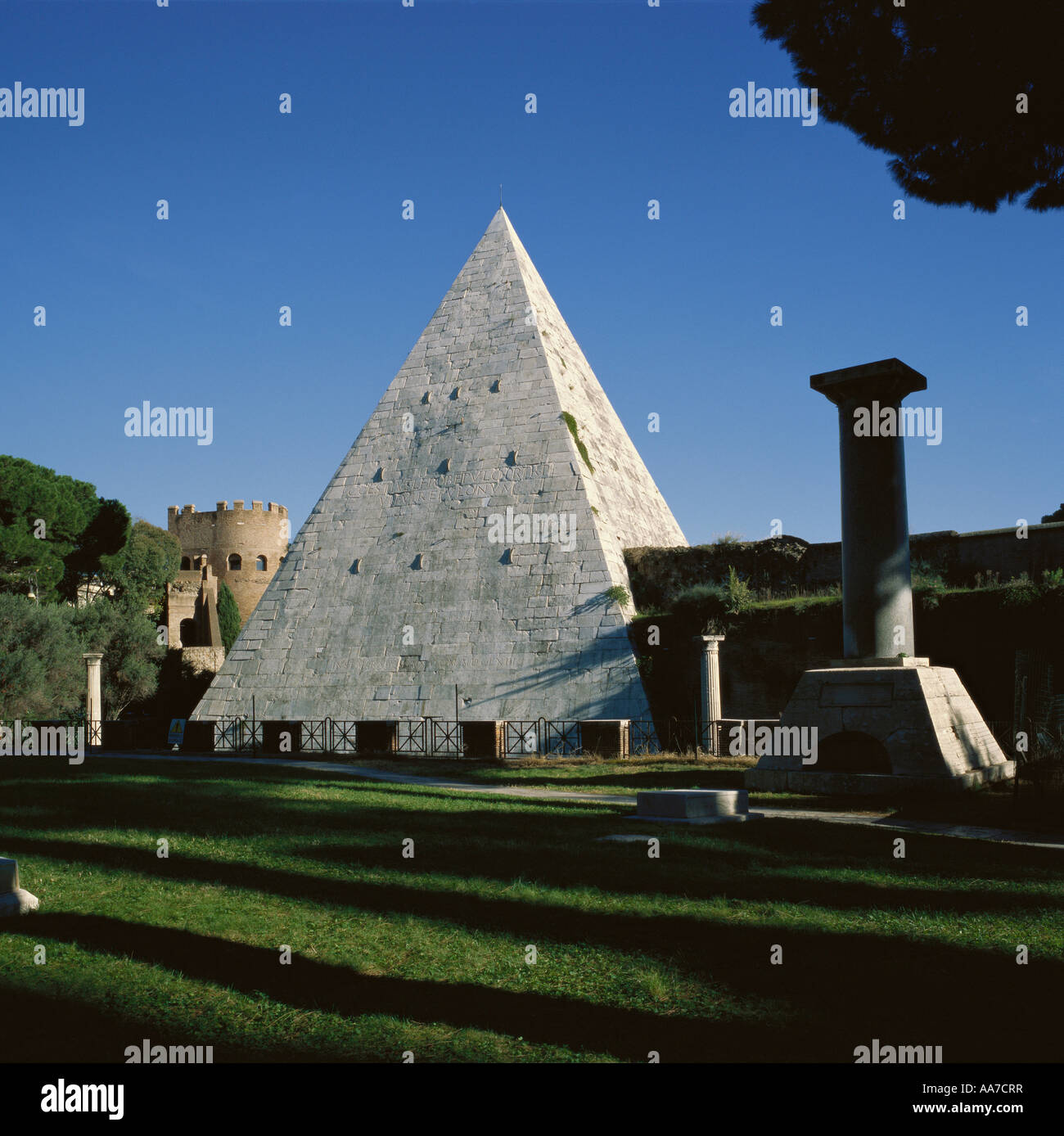 Rome Italy Piramide di Cestio The white memorial pyramid of Caius Cestius set in the Aurelian Wall Stock Photo
