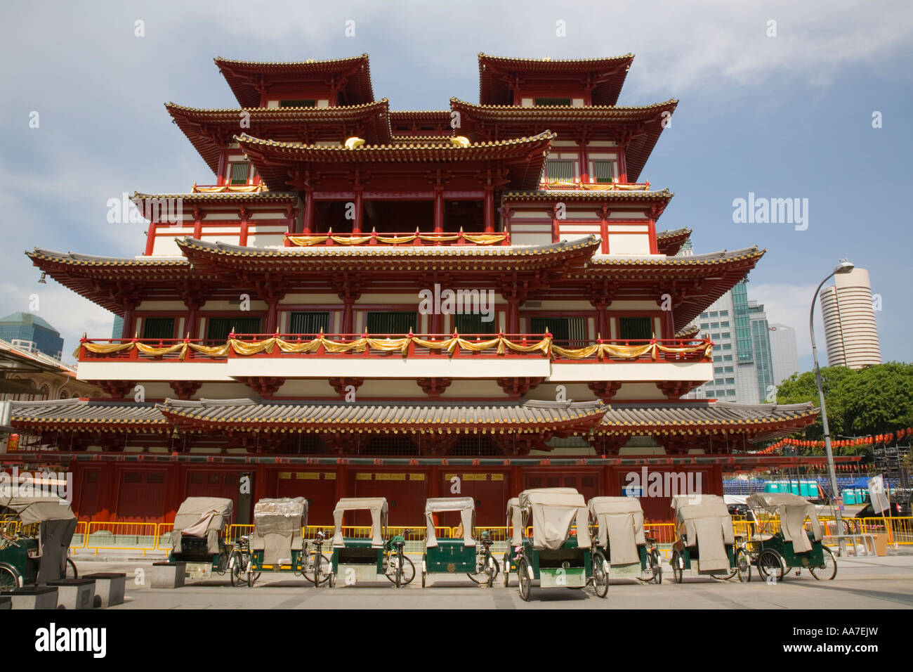 Chinatown Outram Singapore New Buddha Tooth Relic Temple BTRTS and rickshaw tricycles Stock Photo