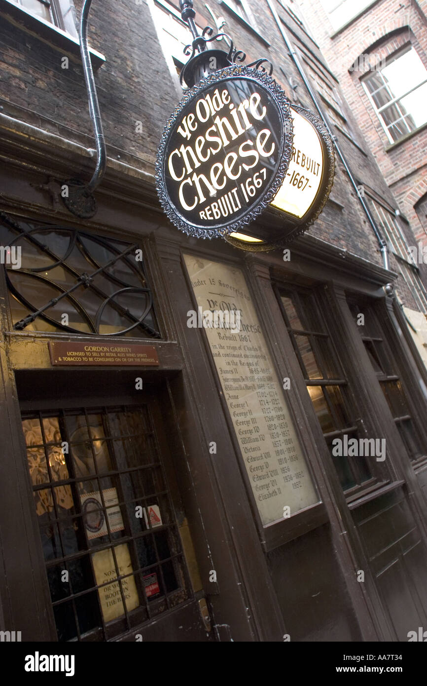 Exterior and Pub sign of Ye Olde Cheshire Cheese in Fleet Street City of London associated with the author Charles Dickens Stock Photo