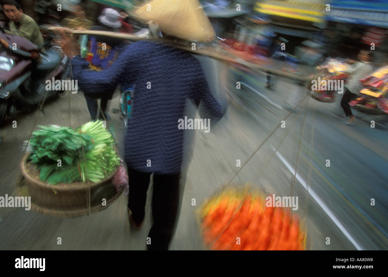 City street blurred scene people hi-res stock photography and images ...