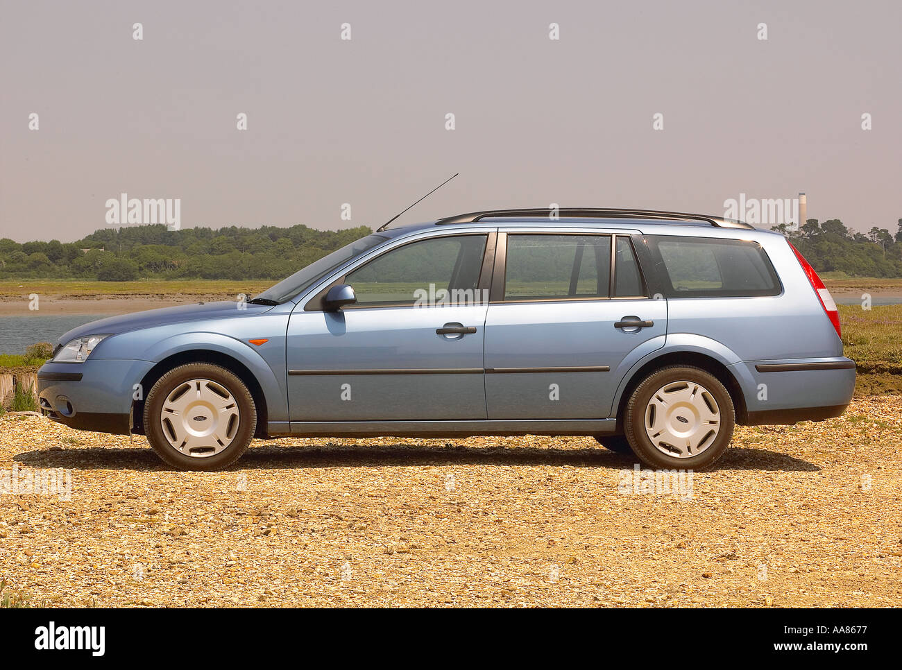 elkaar Inspecteren vriendschap 2003 Ford Mondeo Lx High Resolution Stock Photography and Images - Alamy