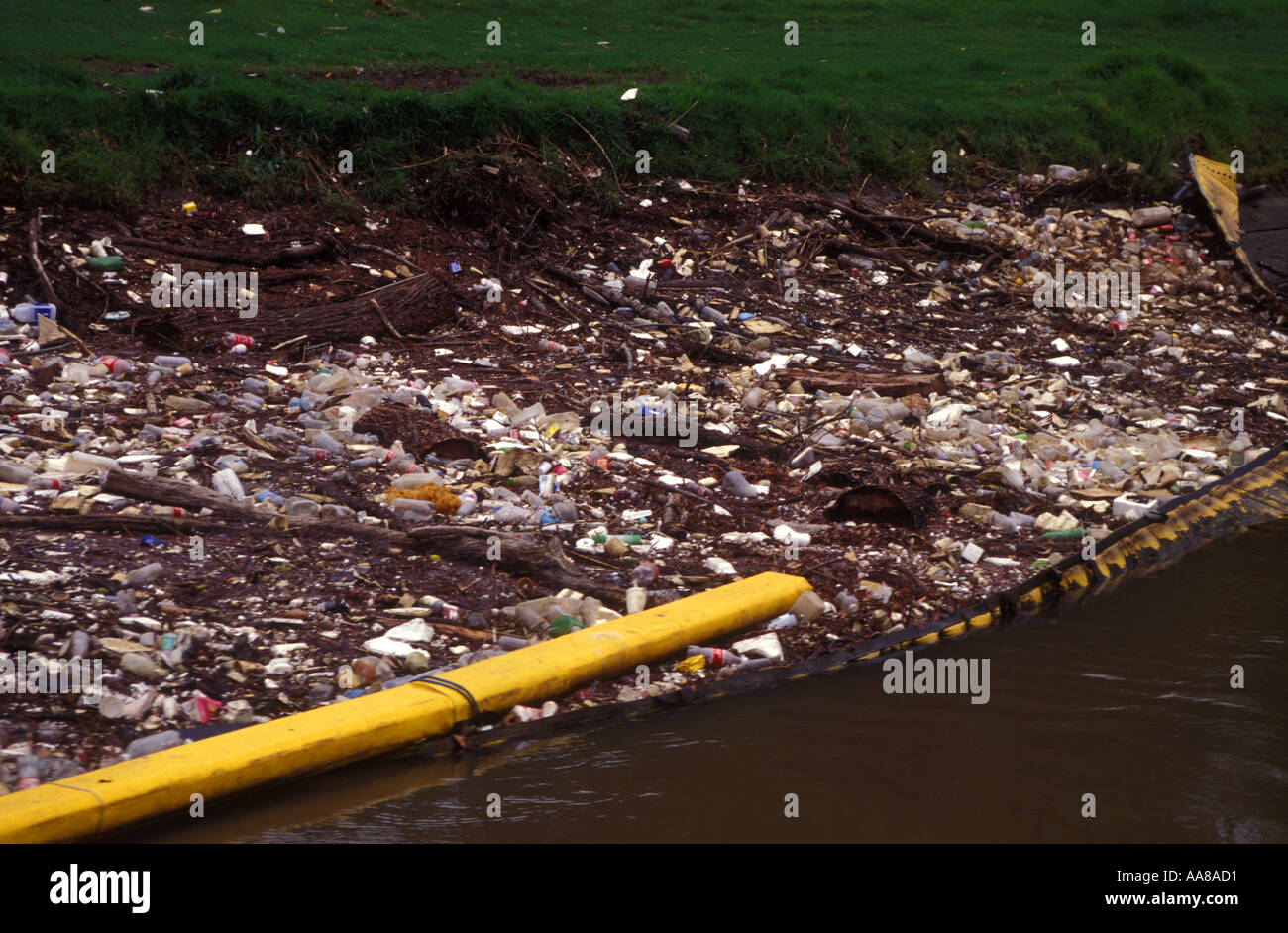Pollution rubbish trap yarra river hires stock photography and images Alamy