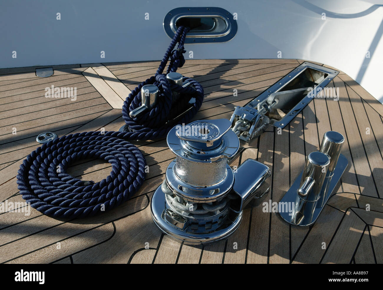 MARINE CAPSTAN WINCH ON POWER BOAT Stock Photo Alamy