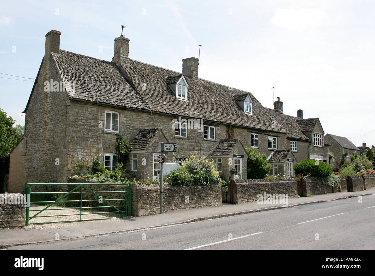 Cottages in Hailey in Oxfordshire Stock Photo Alamy