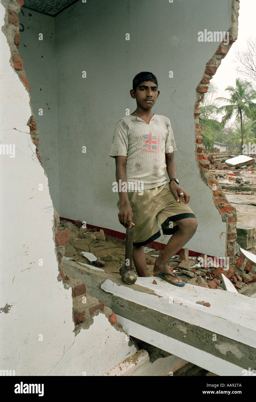 When did the tsunami hit sri lanka