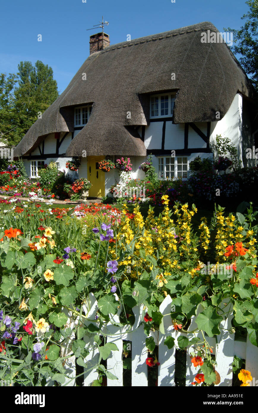 Thatched cottage Longparish Hampshire England Stock Photo Alamy