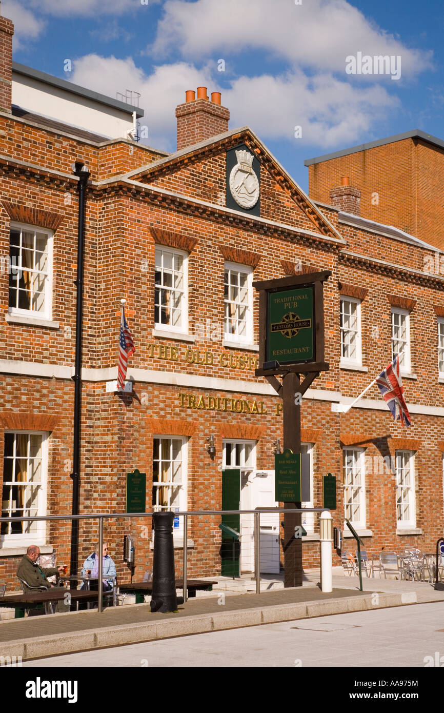 Old Customs House or Vernon building now a "public ^house" at Gunwharf