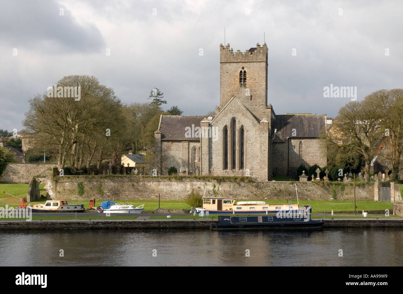 St Flannan's Cathedral Killaloe Co Clare seen across the River Shannon from Ballina in Tipperary Killaloe canal seen in Stock Photo
