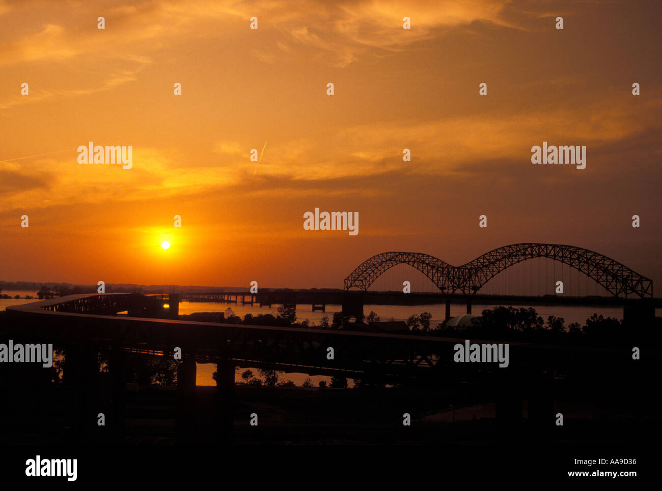 Mississippi river bridges hi-res stock photography and images - Alamy