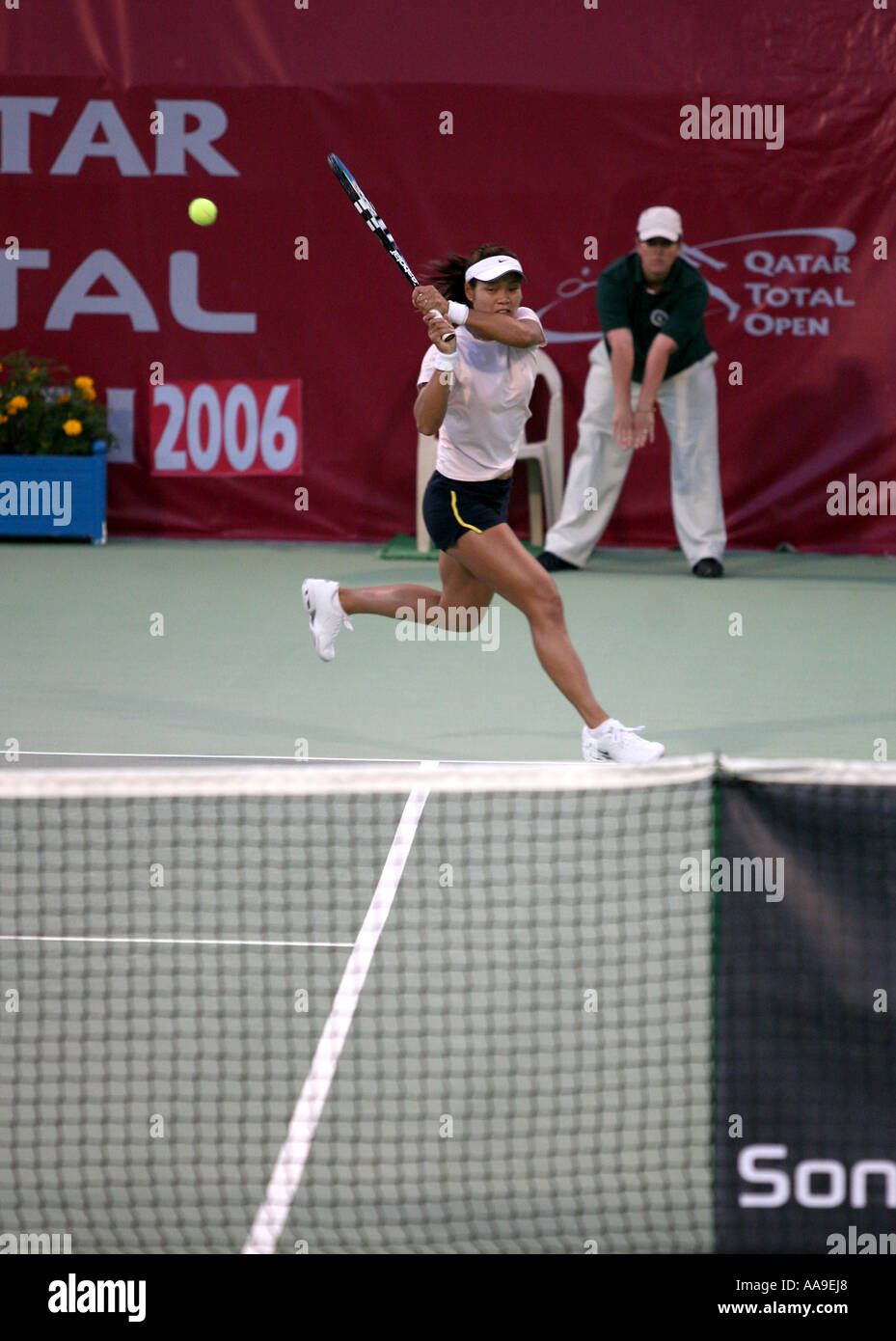 Chinese tennis star Li Na in action in Doha Qatar March 2006 against Daniella Hantuchova Stock Photo