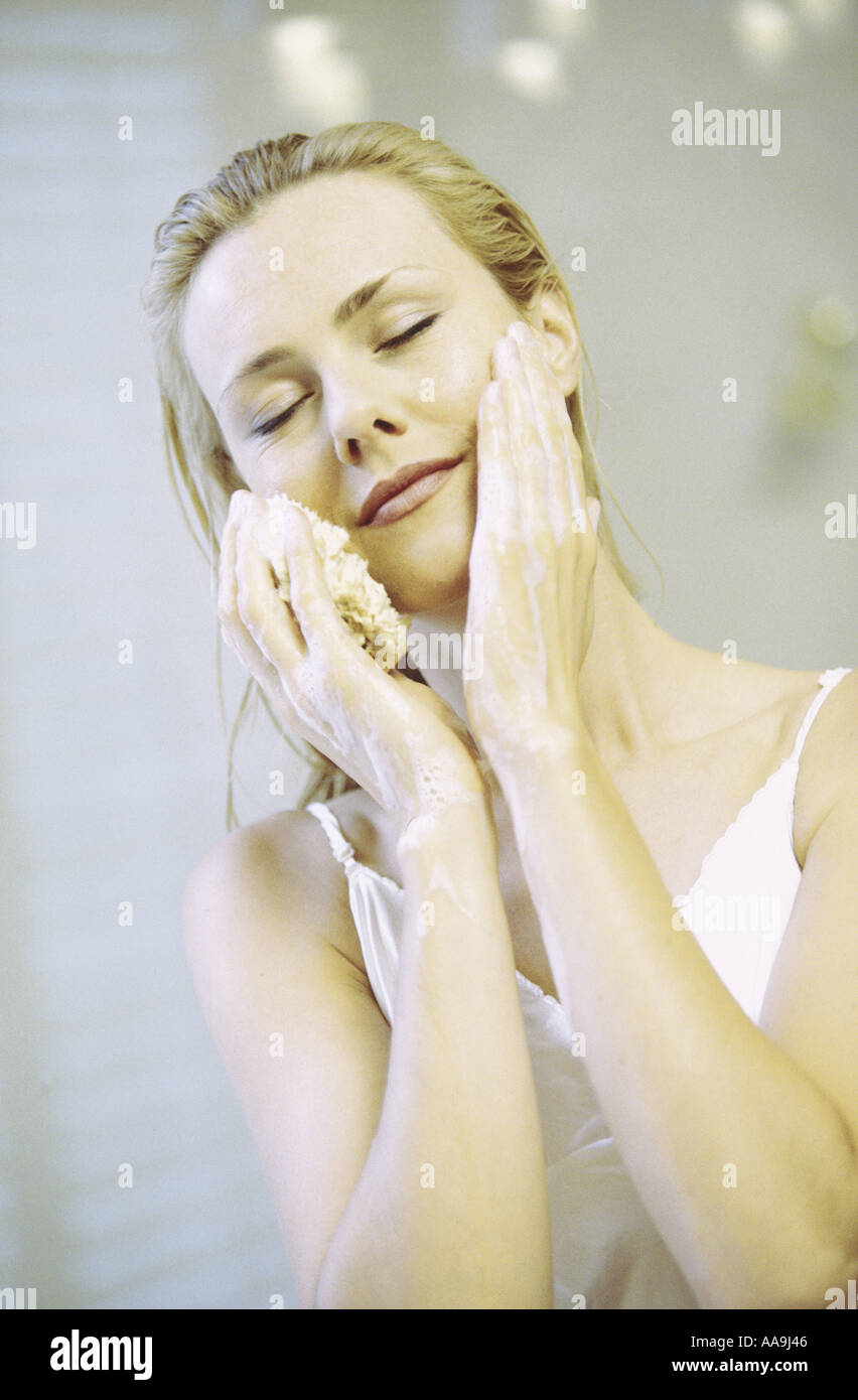 Woman face cleanse sponge hi-res stock photography and images - Alamy