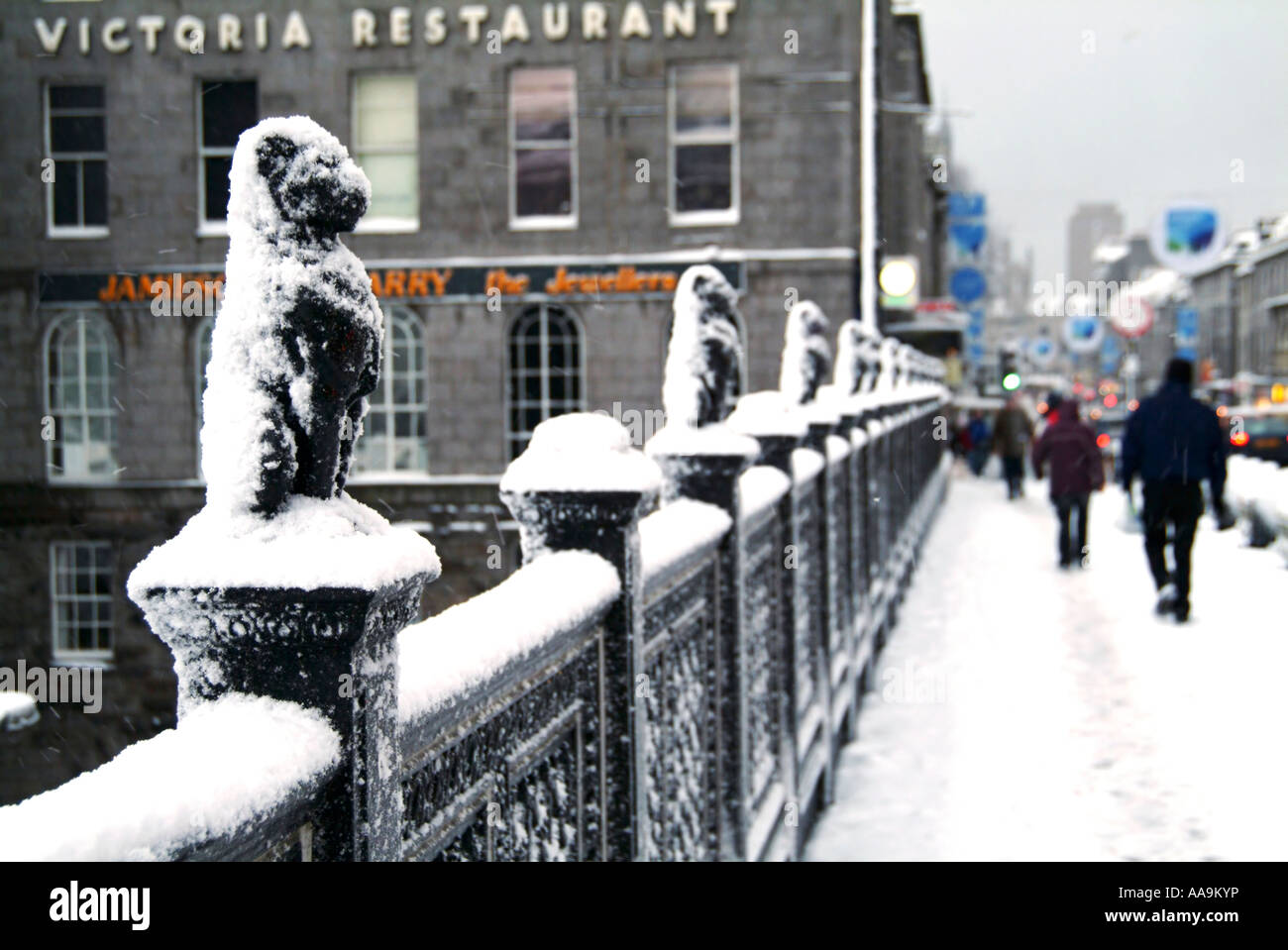 A Heavy Snowfall Union Bridge Union Street Aberdeen Stock Photo