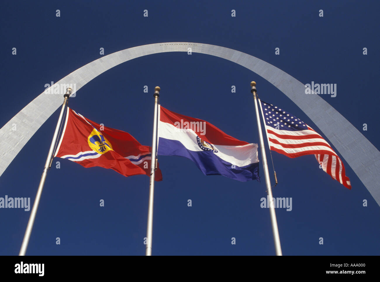 Gateway arch flags st louis hi-res stock photography and images - Alamy