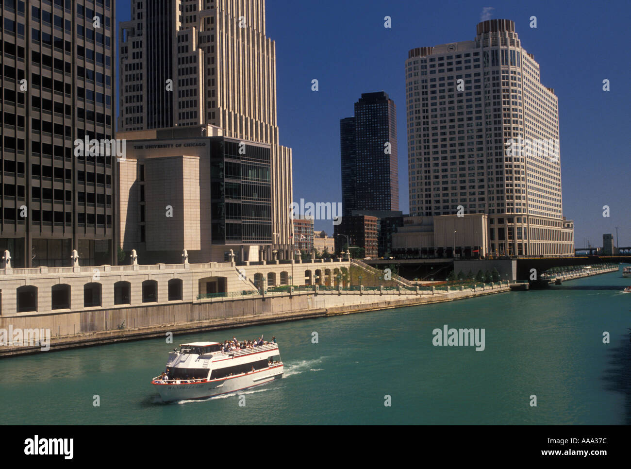 Tour along chicago river hi-res stock photography and images - Alamy