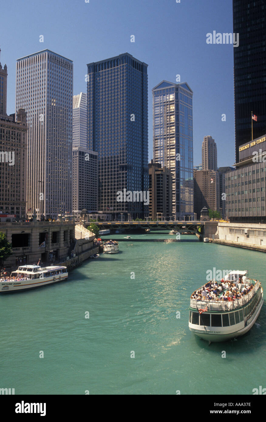 Chicago river cruises hi-res stock photography and images - Alamy
