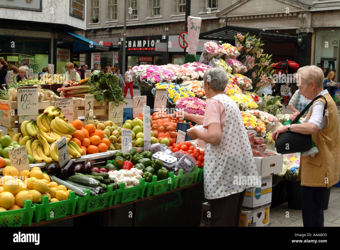 Moore Street Market in central Dublin Ireland Stock Photo Alamy