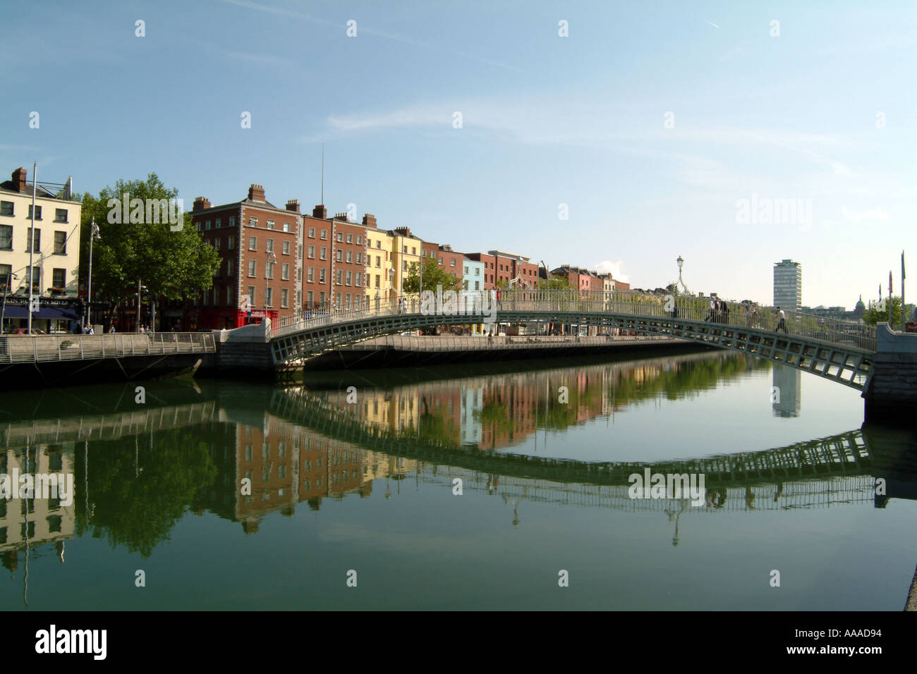 Dublin Halfpenny Bridge over the River Liffey Stock Photo - Alamy