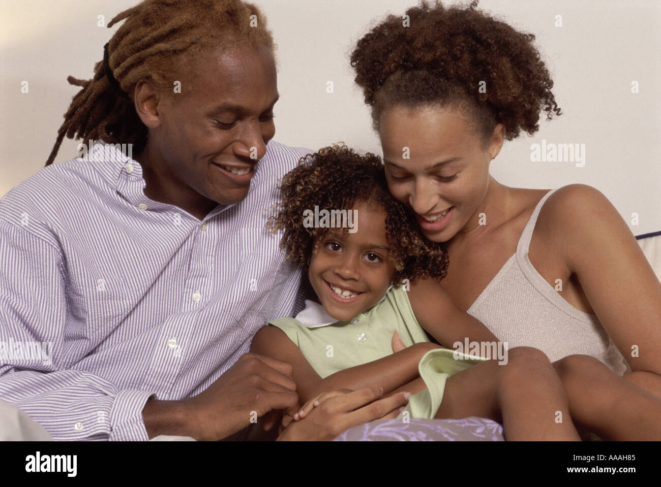 Couple with dreadlocks hugging hi-res stock photography and images - Alamy