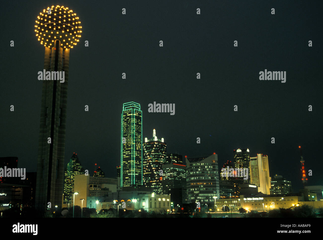 Dallas skyline images hi-res stock photography and images - Alamy