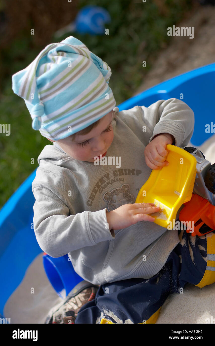 little boy playing in sand box Stock Photo - Alamy