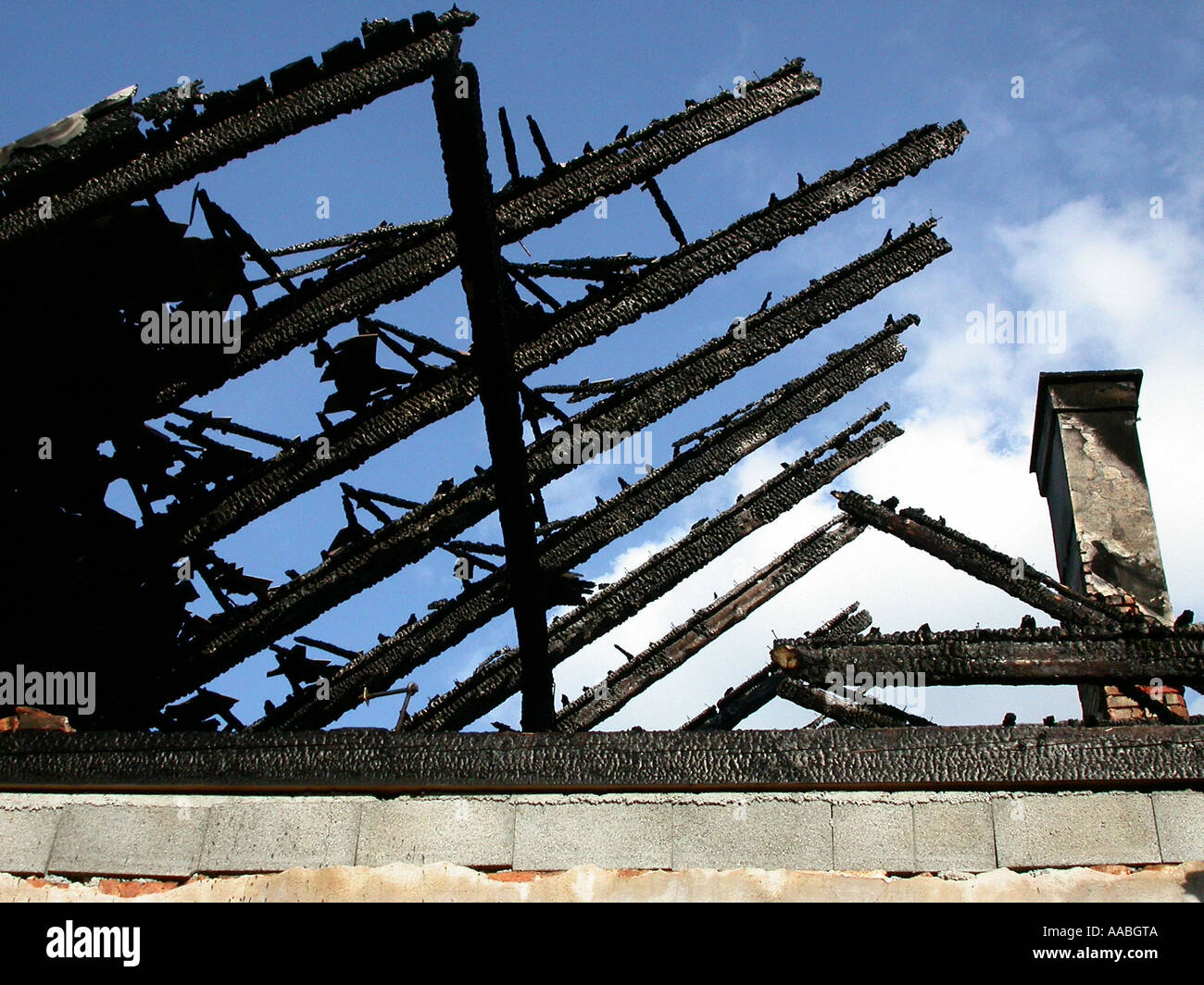 burned down roof Stock Photo - Alamy