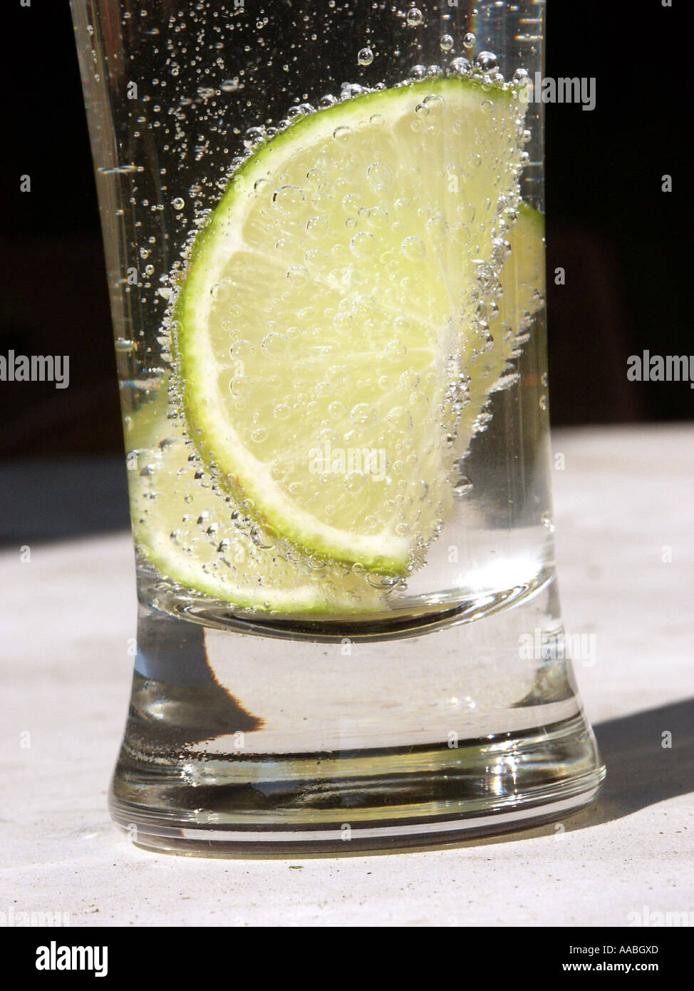 lemon in mineral water Stock Photo Alamy