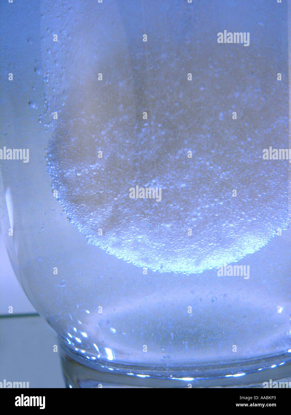 to dissolve a tablet in water Stock Photo Alamy