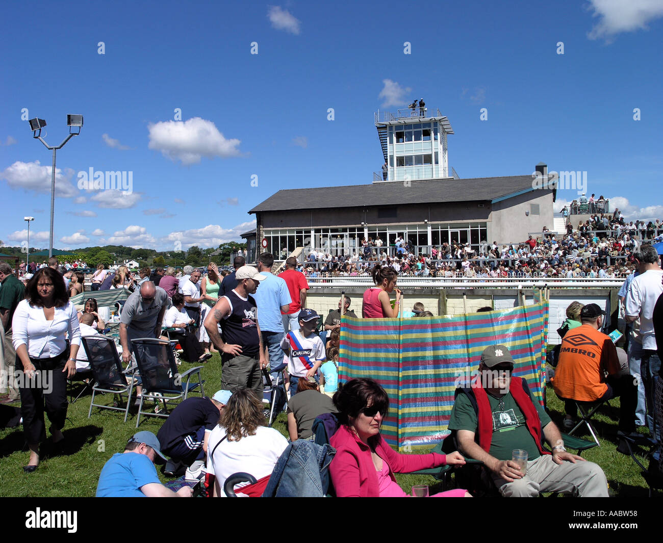 Steeplechase horse races hi-res stock photography and images - Alamy