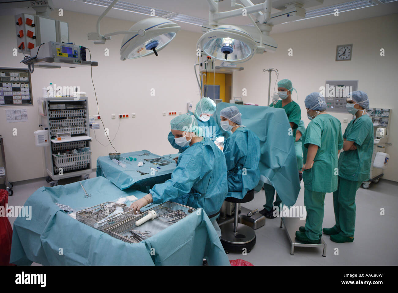 Altona children s hospital Team of surgeries during an operation Stock Photo