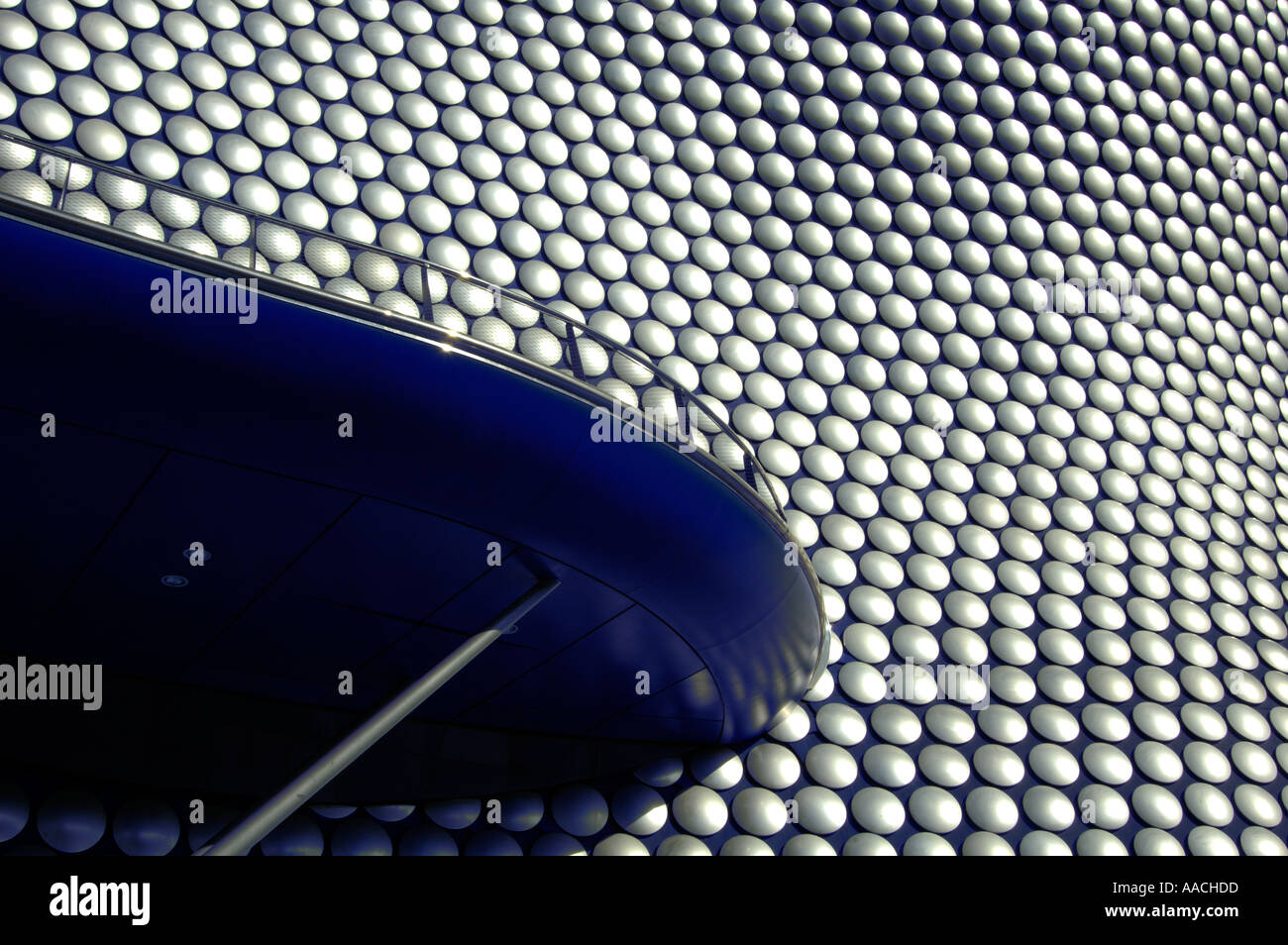 Selfridges store in Birmingham UK Designed by Future Systems Covered in over 15000 aluminium disks  Stock Photo