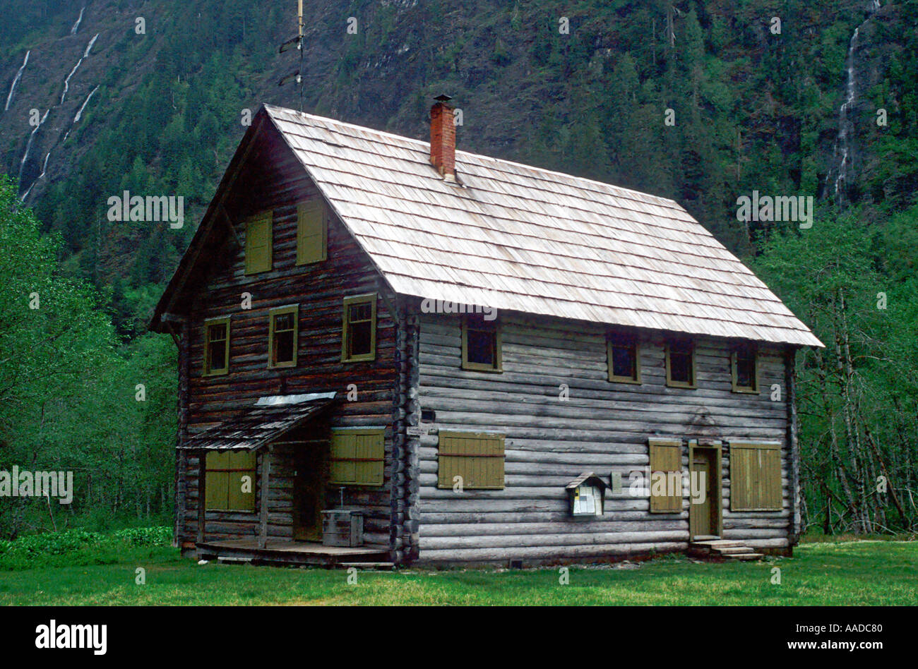 Enchanted Valley Chalet Stock Photo Alamy
