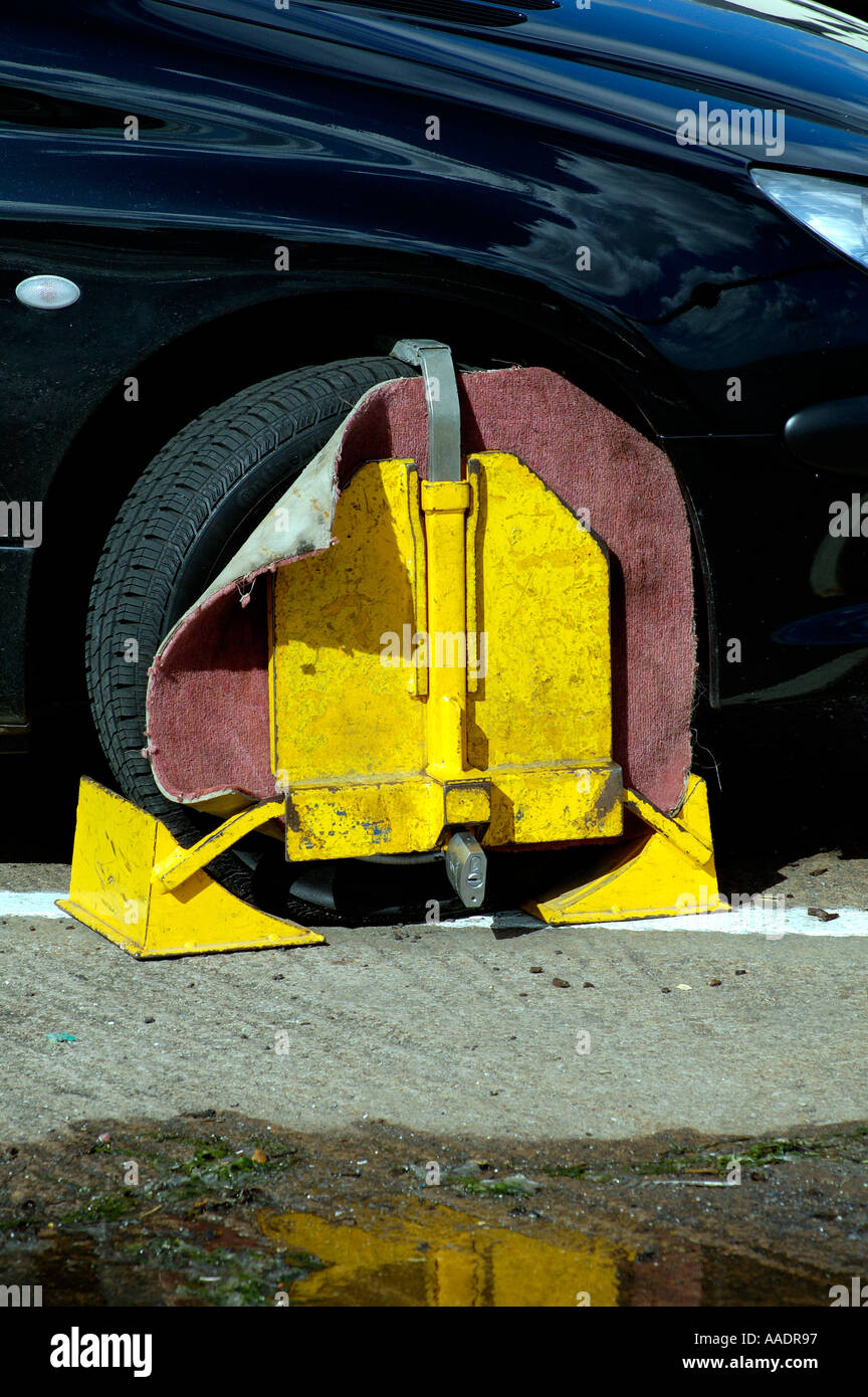 Car wheel clamped in exmouth hires stock photography and images Alamy