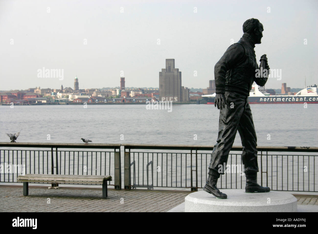 Liverpool Captin F J Walker  Battle of the Atlantic statue liverpool england uk gb Stock Photo