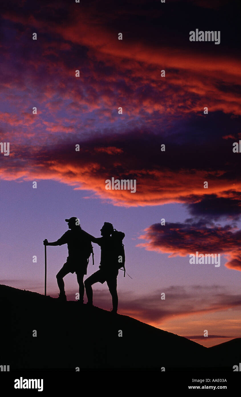 Hiker silhouette silhouetted hi-res stock photography and images - Alamy