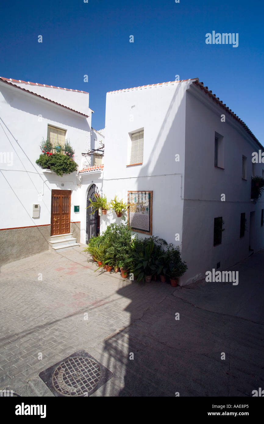 White washed streets hi-res stock photography and images - Alamy