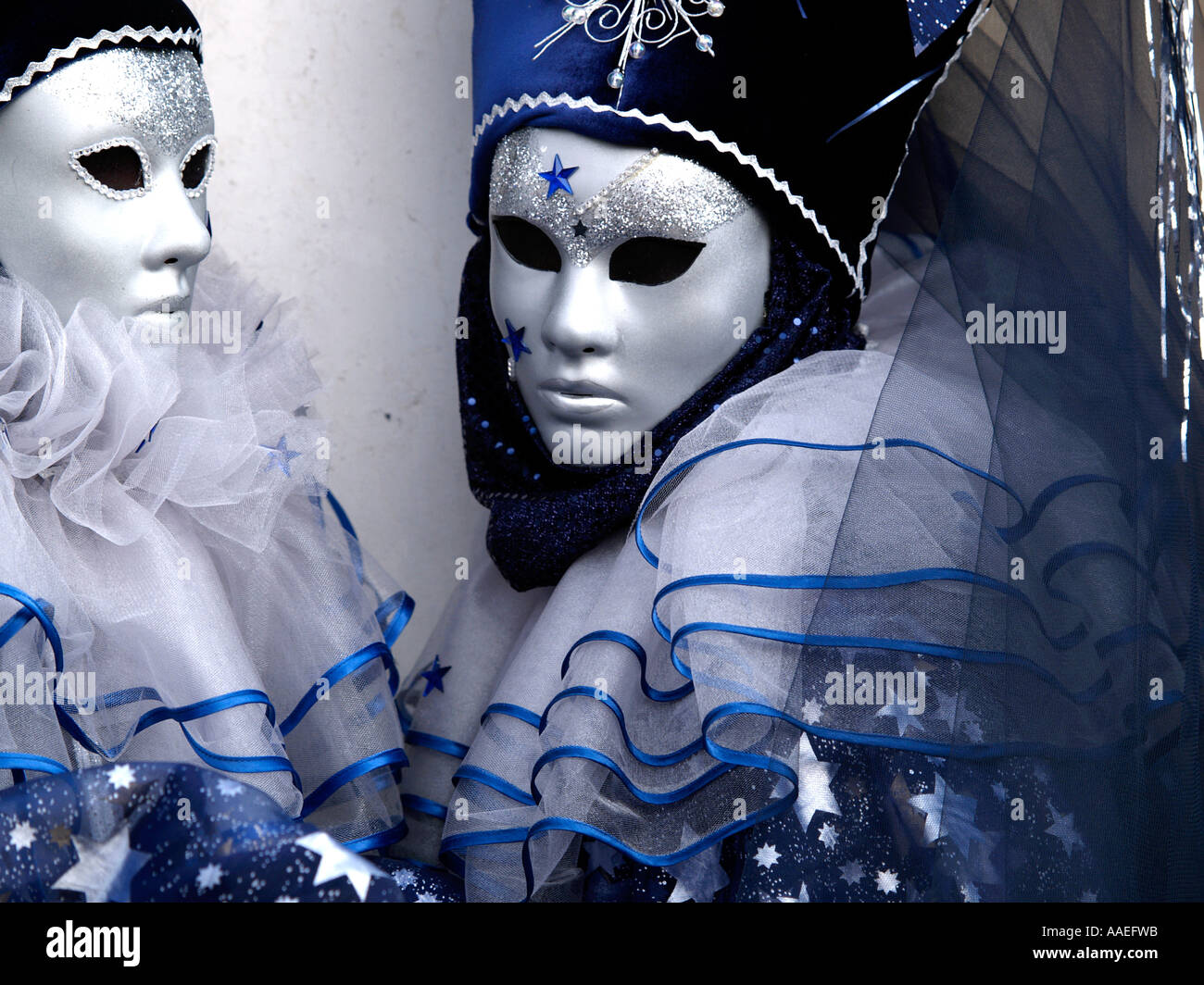 two people in silver and blue costumes Venice carnival Stock Photo - Alamy