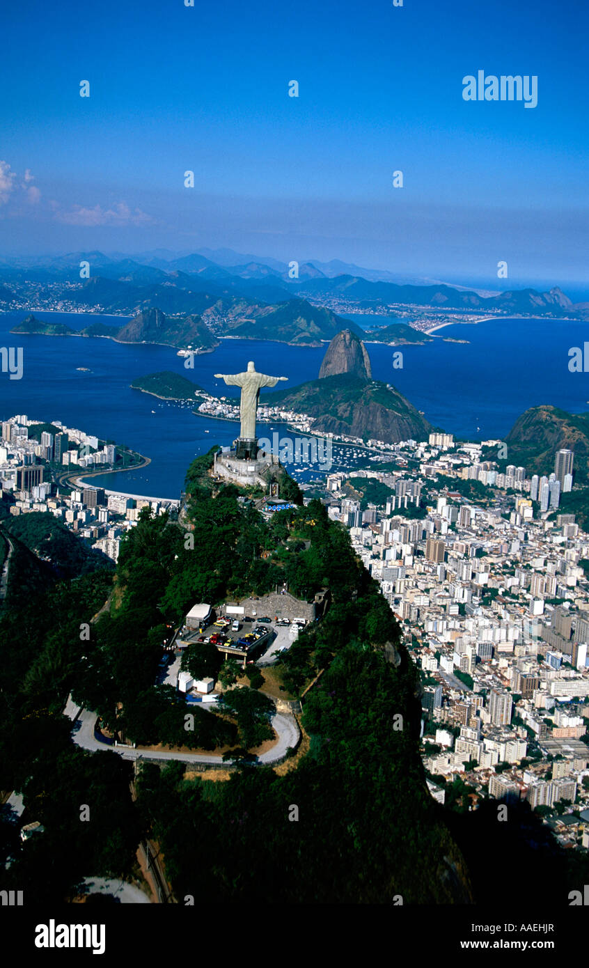 christ-the-redeemer-statue-and-sugarloaf-mountain-pao-de-acucar-rio-de
