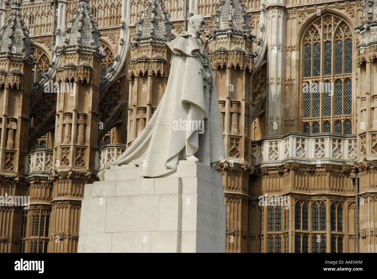 Statue of King George V against backdrop of Westminster Abbey facade London England Stock Photo