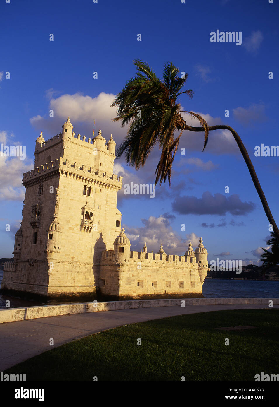 Lisbonne torre de belem hires stock photography and images Alamy