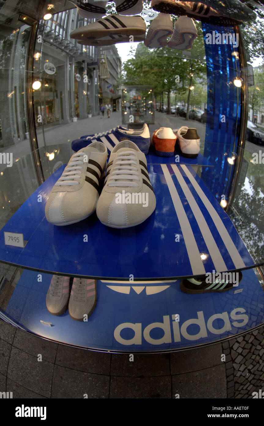 basketbal Creatie Eenzaamheid Adidas berlin store hi-res stock photography and images - Alamy