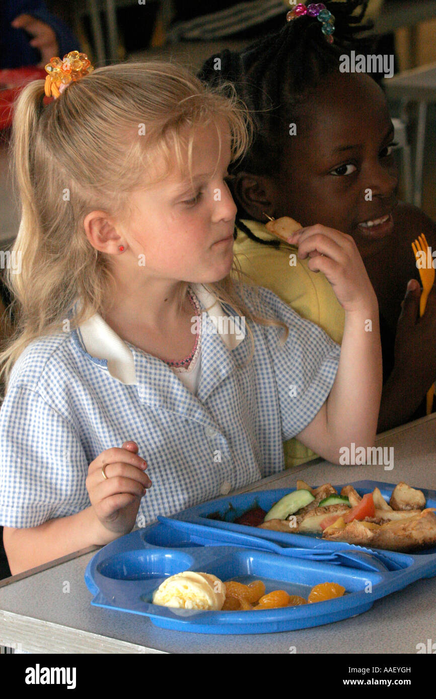 https://c8.alamy.com/comp/AAEYGH/primary-school-girl-in-canteen-eating-lunch-AAEYGH.jpg