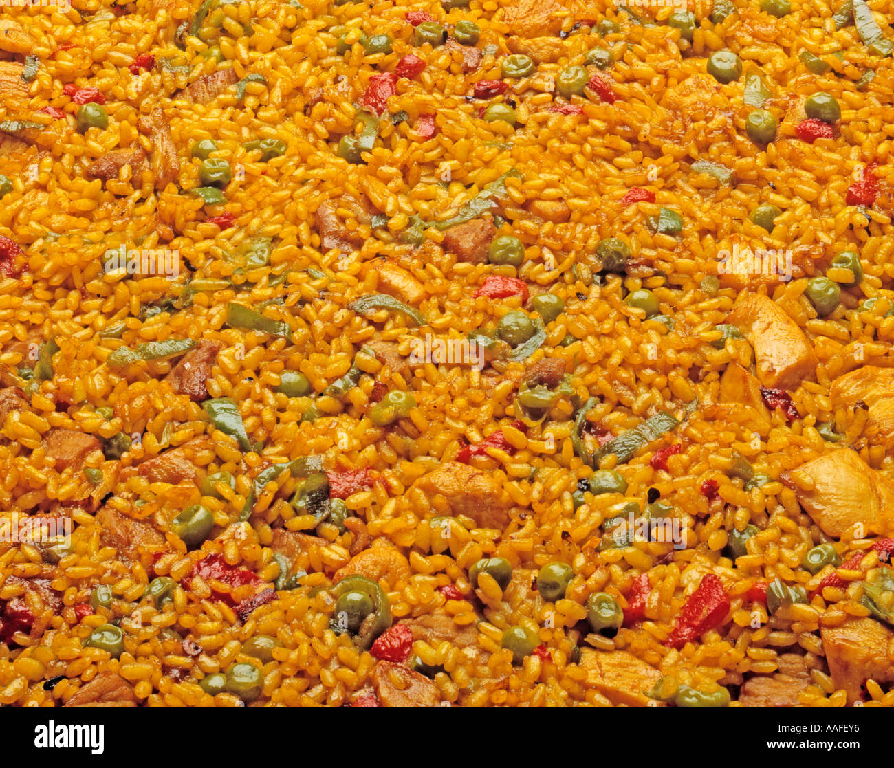 paella de arroz con carne y verduras Stock Photo Alamy