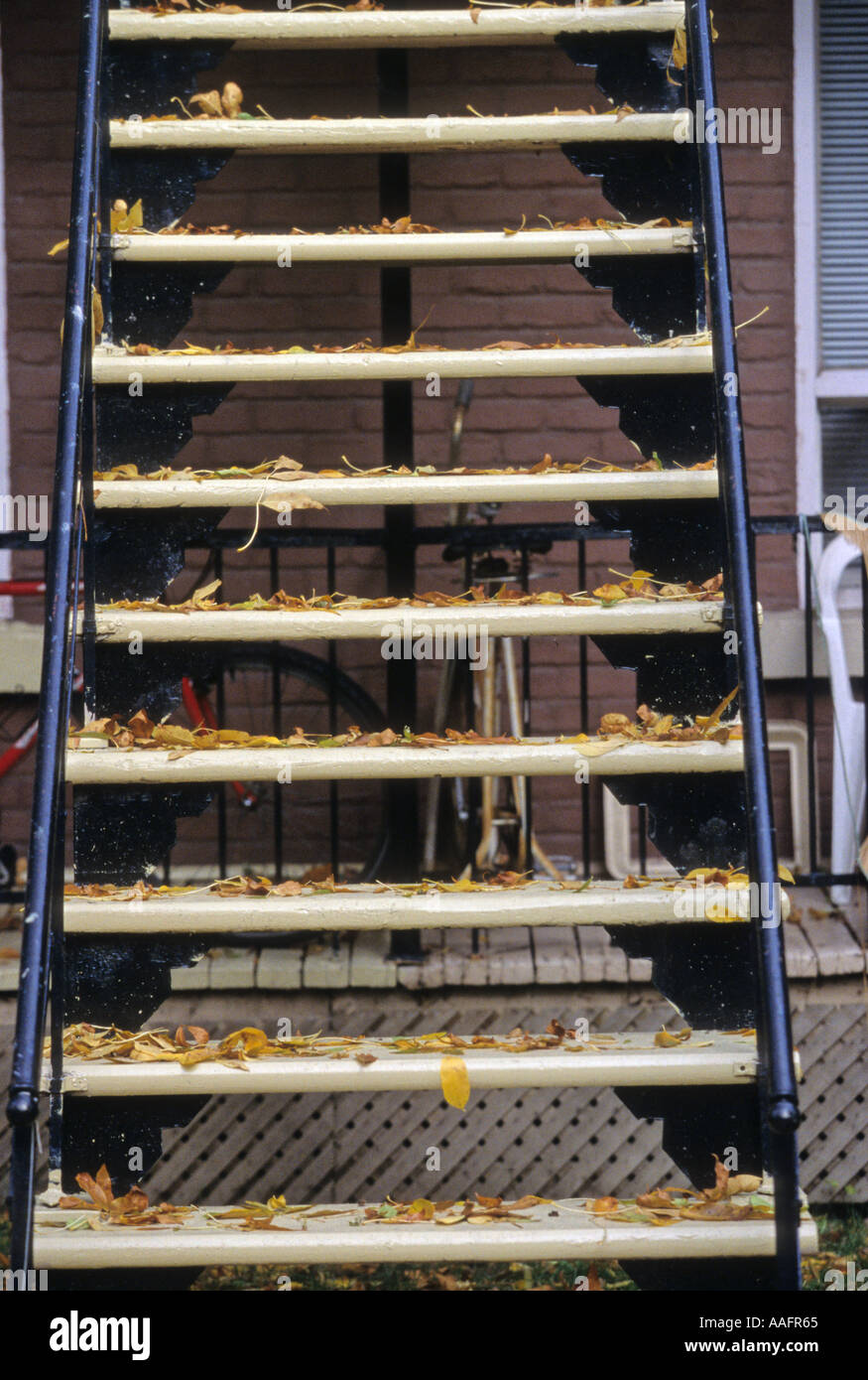Dead Ladders Bottom rung of the ladder hi-res stock photography and images - Alamy
