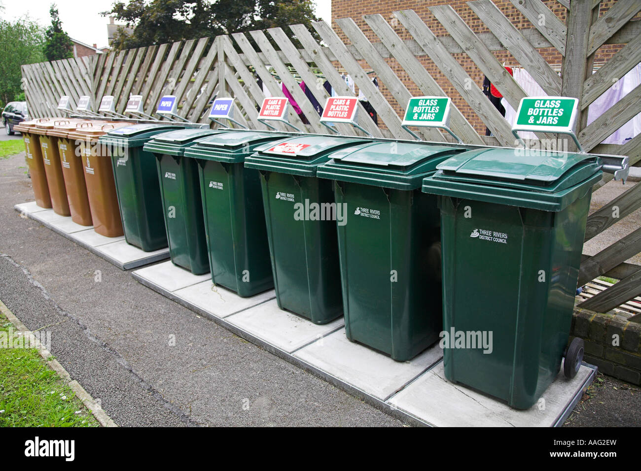 Domestic wheelie bins hi-res stock photography and images - Alamy