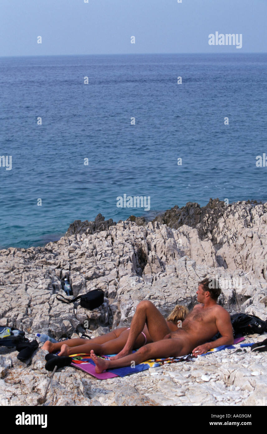nudiest beach couple  Nude couple on beach Stock 写真 | Adobe Stock