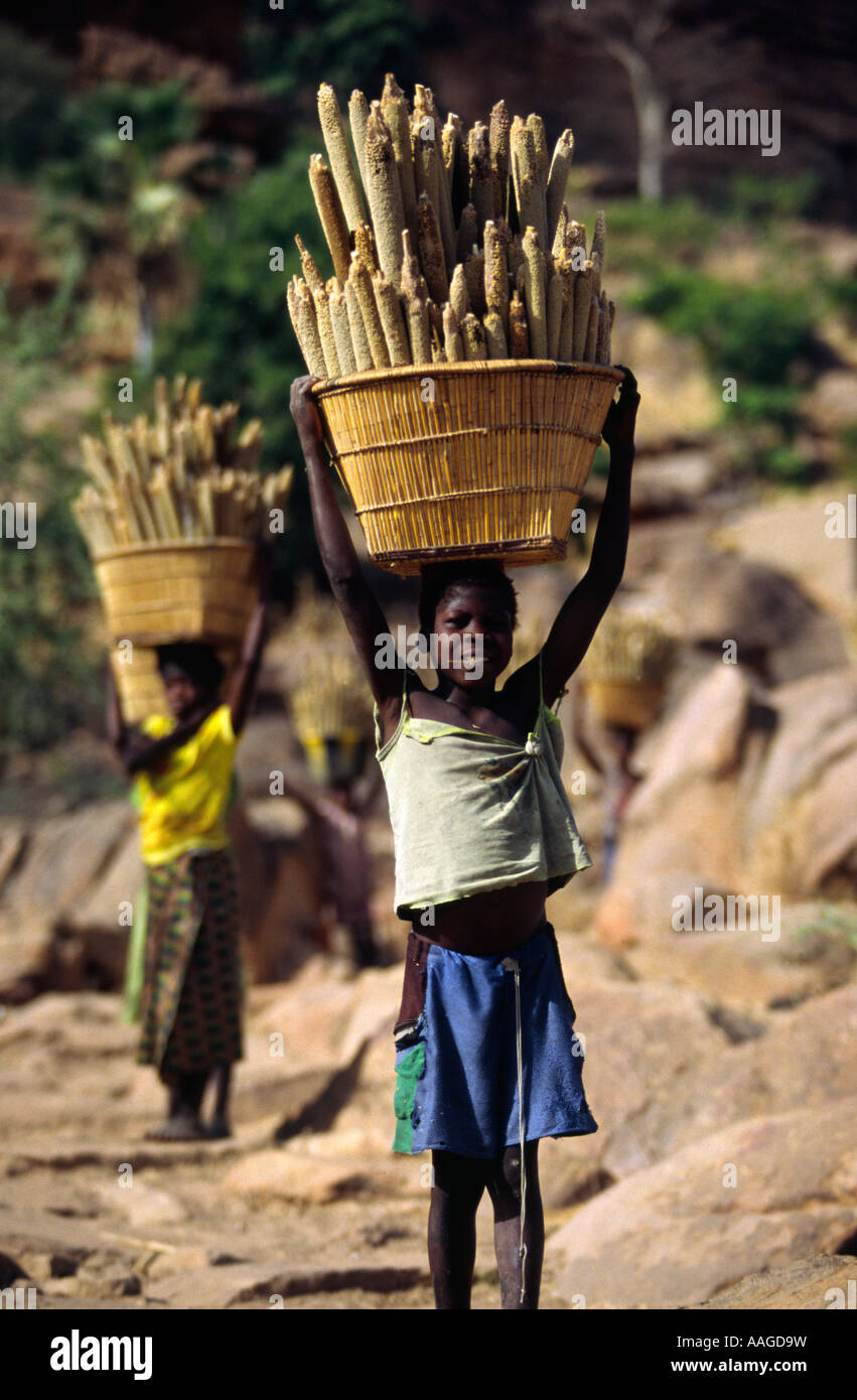 Dogon children - Nombori, Pays Dogon, MALI Stock Photo