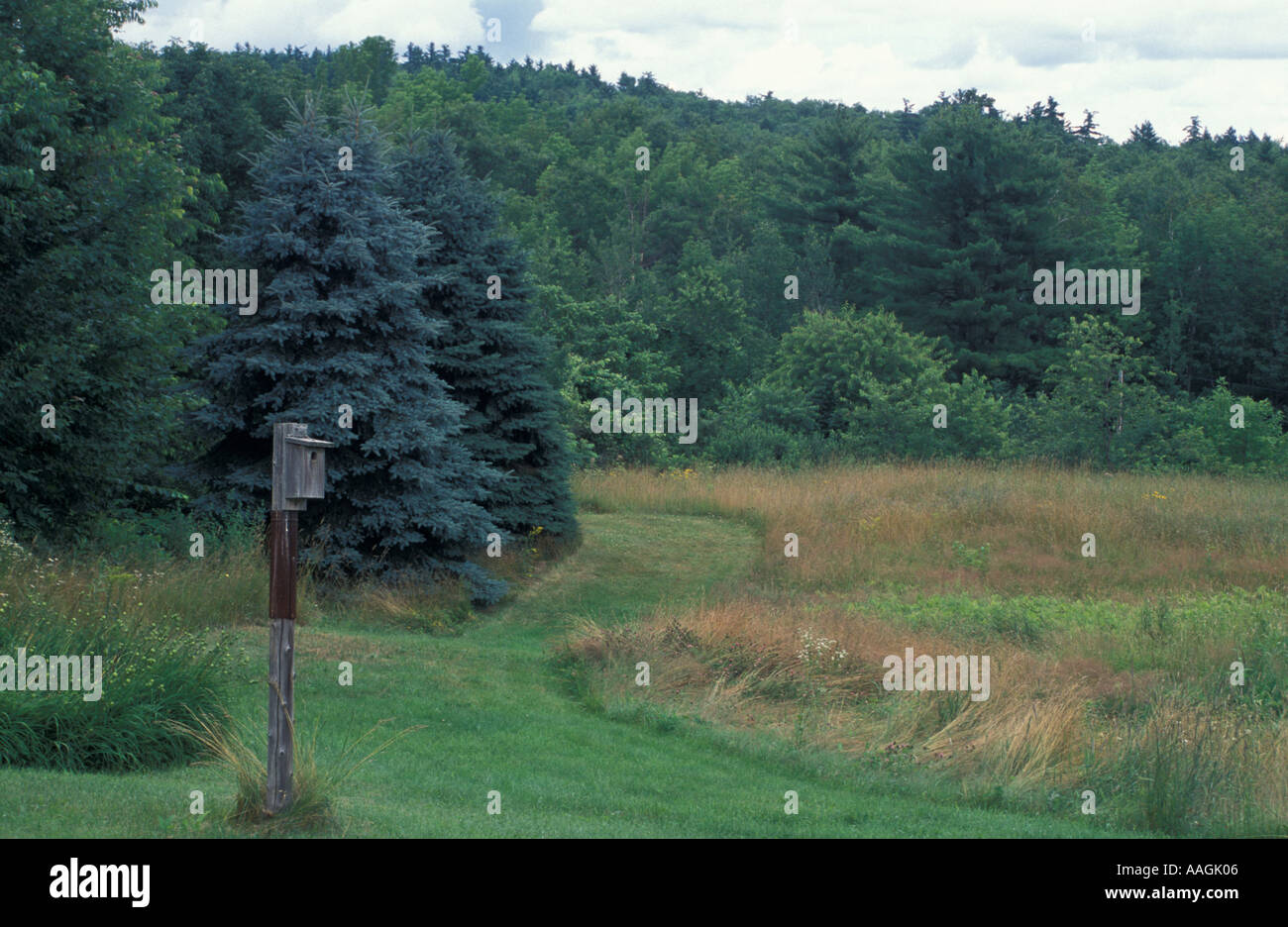New village on edge hi res stock photography and images Alamy